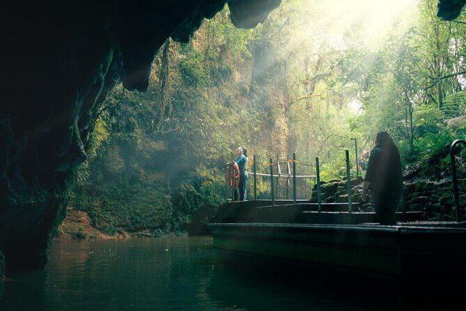Hobbiton & Waitomo Caves Small-Group Tour W Lunch from Auckland - References: