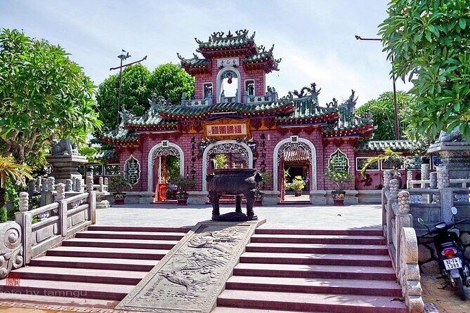 Hoi An City by night and release paper latern on Hoài river - A Well-Rounded Evening Tour in Hoi An