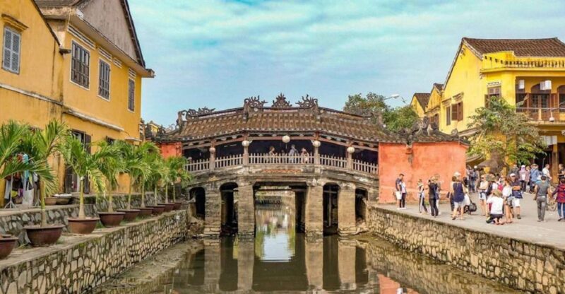 Hoi An City TourBoat RideRelease Flower Lantern on river - Authenticity and Personal Touch