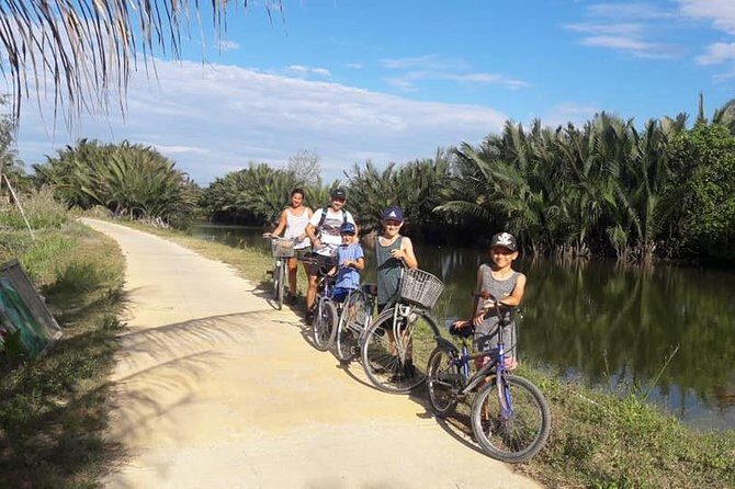 Hoi An Countryside Biking Tour(Vegetable village -basket boat - fishing village) - The Journey to Tra Que Vegetable Village