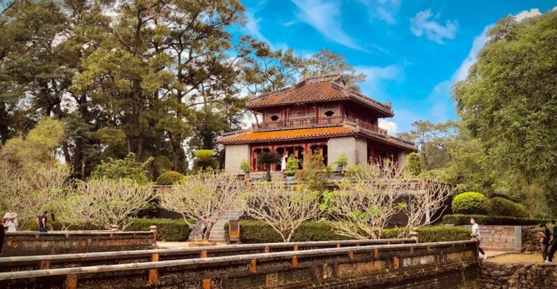Hoi An / Da Nang : Hai Van Pass & Hue City Sites Deluxe Tour - Visiting Khai Dinh Tomb: An Artistic Blend of East and West