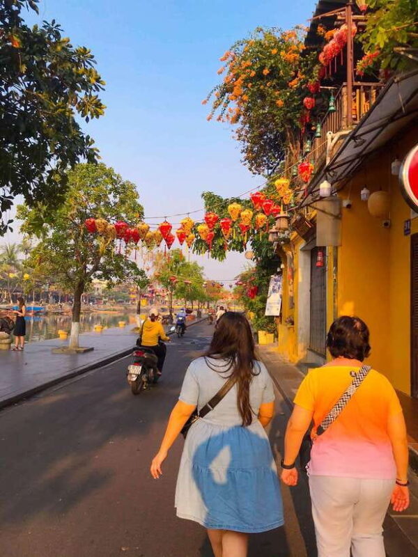 Hoi An: Guided Tour of Town and Fish Market with Breakfast - Frequently Asked Questions