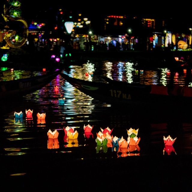Hoi An : Hoai River Boat Trip by Night and Floating Lantern - A Deep Dive into the Experience