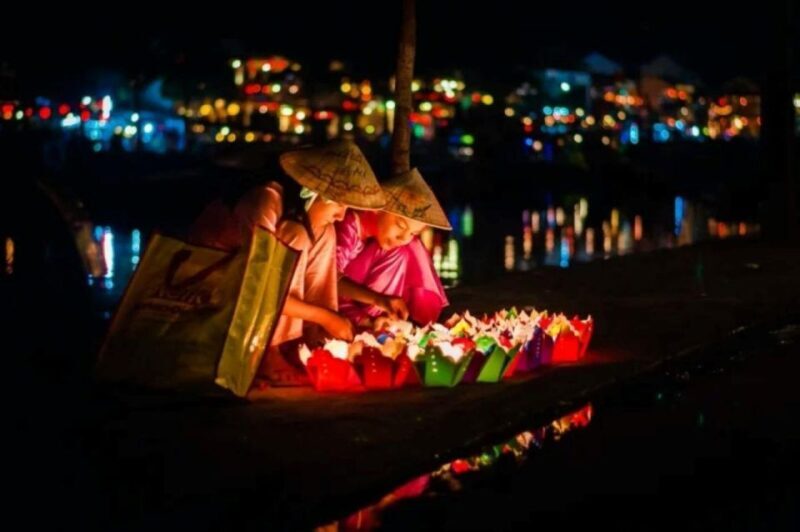 Hoi An : Hoai River Boat Trip by Night and Floating Lantern - FAQ