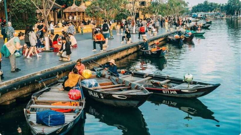 Hoi An: Hoai River Boat Trip by Night with Release Lantern - Who Should Try This Tour?