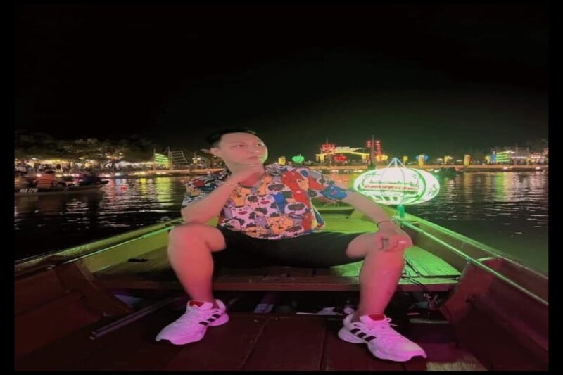 Hoi An : Lantern Boat Ride & Release Lanterns - In-Depth Look at the Lantern Boat Ride Experience