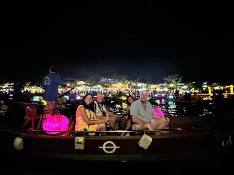 Hoi An: Lantern-Lit Streets, enjoy local food, and Boat Ride - Food and Refreshments: A Delicious Taste of Hoi An