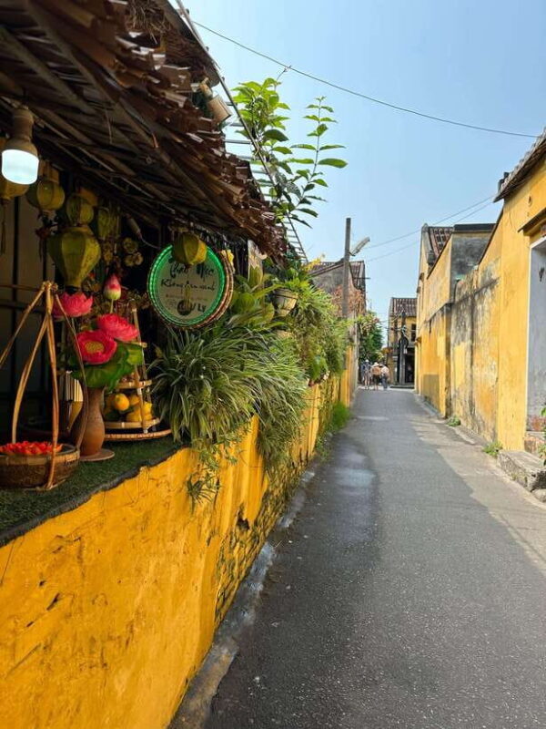 Hoi An: Lantern-Lit Streets, enjoy local food, and Boat Ride - Who Should Consider This Tour?