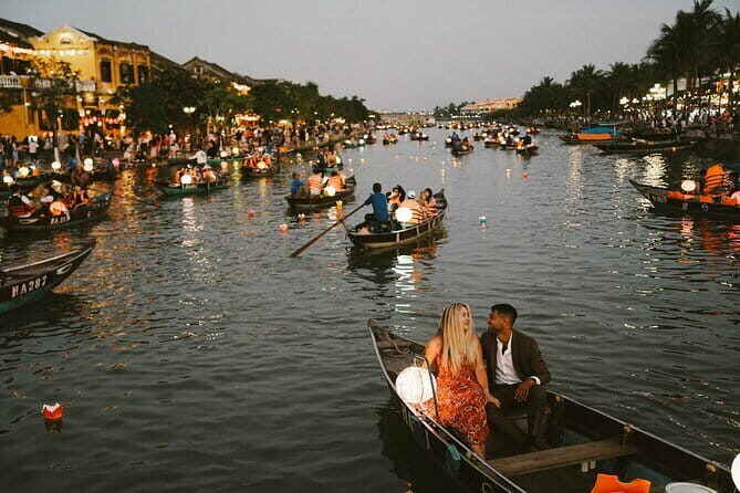 Hoi An Lantern Photoshoot: Boat Ride, Lantern Shop & Release - What is Included and What to Expect