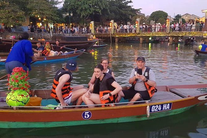 Hoi An Nightlife Tour with Hoi An Ancient Walking Tour, Boat Ride, Night Market - What Travelers Are Saying