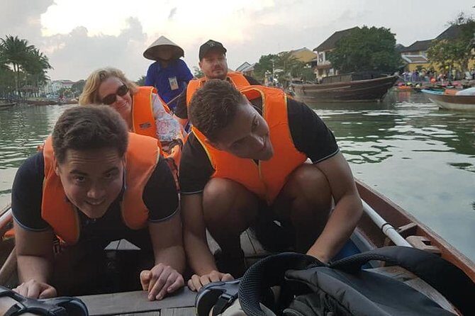 Hoi An Nightlife with Walking Tour, Night Market, Lantern Area, Sampan Boat ride - The Realist’s Take: Pros and Cons