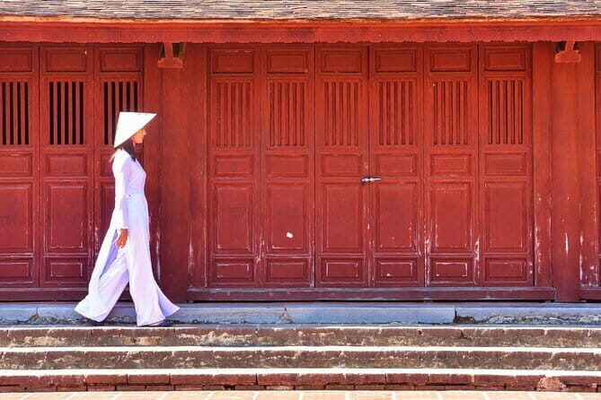 Hoi An old Town Walking Tour included Temple and Boat Tour - Discovering Hoi An: A Practical Guide to the Old Town Walking Tour with Temple and Boat Excursion