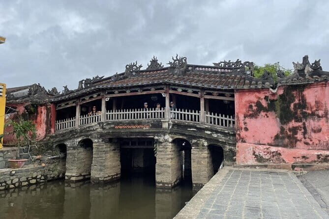 Hoi An old Town Walking Tour included Temple and Boat Tour - FAQ