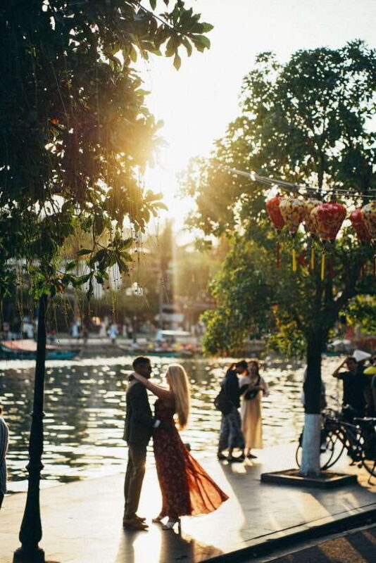 Hoi An: Sunset Boat Proposal & Couple Photoshoot Tour - What is the Hoi An Sunset Boat Proposal & Photoshoot Tour?