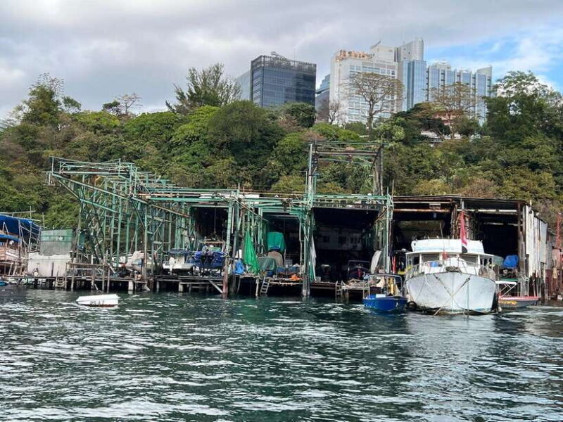 Hong Kong: Aberdeen Boat Tour and Visit Floating Museum - Visiting the Houseboat Floating Museum