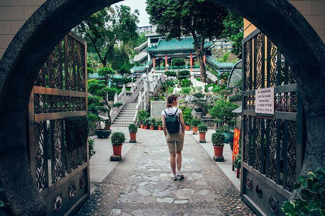 Hong Kong : Must-See Attractions Walking Tour With A Guide - Introduction