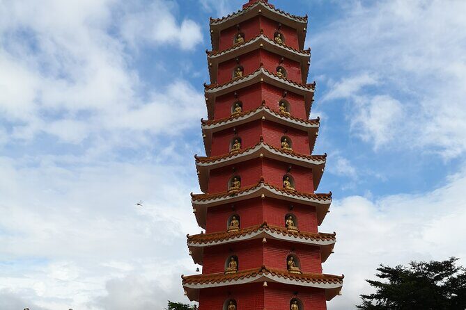 Hong Kong : Must-See Attractions Walking Tour With A Guide - Who Should Consider This Tour?