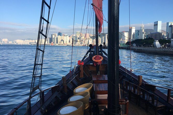 Hong Kong Night Tour: Peak Tram Rides plus Madame Tussauds - An In-Depth Exploration of the Tour Experience
