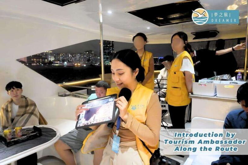 Hong Kong: Victoria Harbour Cruise with Live Tour and Photos - Key Points