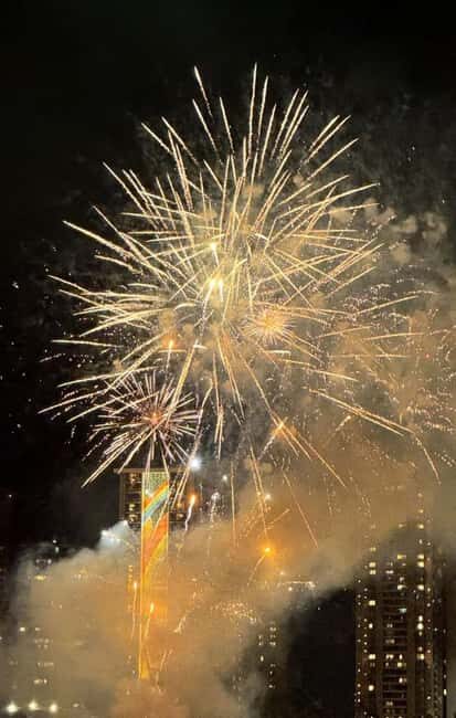 Honolulu: 1-Hour Friday Night Fireworks Cruise with Drinks - Key Points