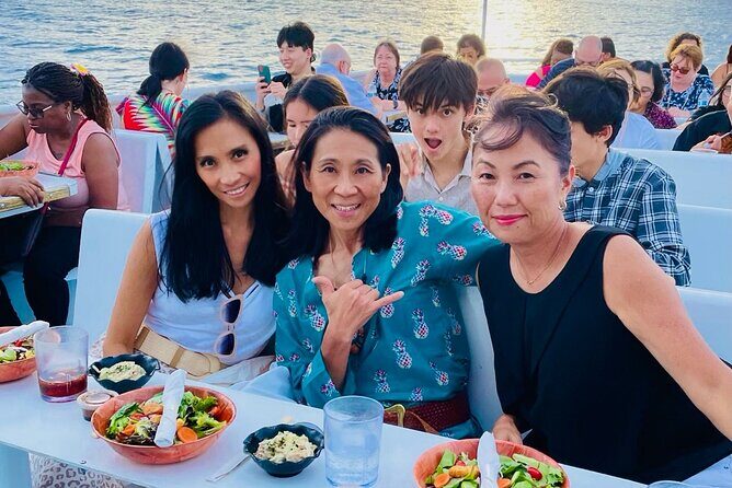 Honolulu Sunset & Friday Fireworks Dinner Cruise - Who Will Enjoy This Cruise?