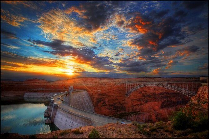 Hoover Dam Comedy Tour with Lunch and Comedy Club Tickets - Scenic Overlooks and Photo Stops