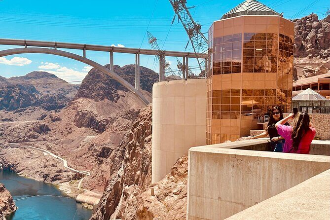 Hoover Dam Small Group Express Tour from Las Vegas - The Experience and the Guides