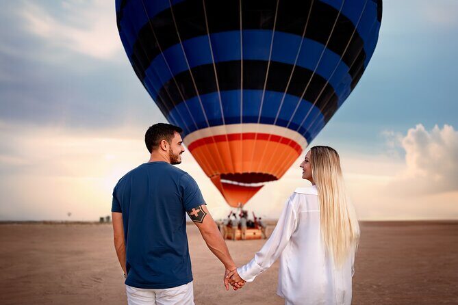 Hot air Balloon With 1957 Vintage Land Rover - FAQs
