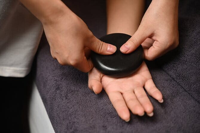 Hot Stone Massage For Full Body Blood Circulation At Da Nang - What to Expect from Your Hot Stone Massage Experience