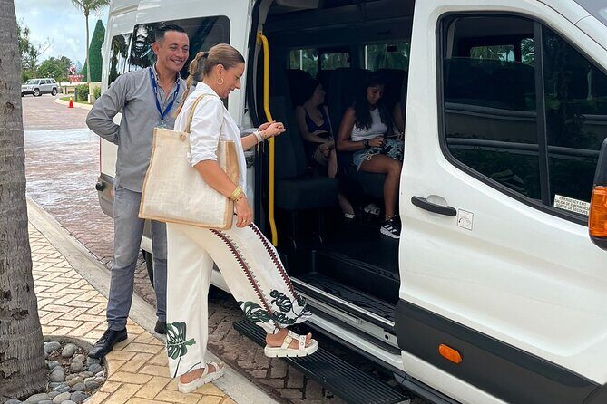 Hotel transportation Cancun to Cancun Airport 1-8 people - FAQs