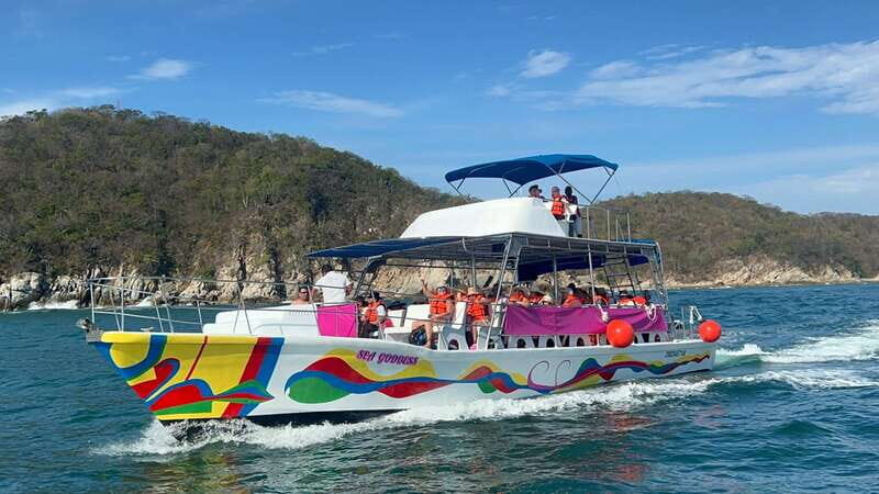 Huatulco: Bays Boat Tour with Snorkeling and Hotel Pickup - The Balance of Value and Experience