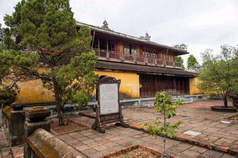 Hue Car Rental with Driver for Transfer Trip and Sightseeing - The Sum Up