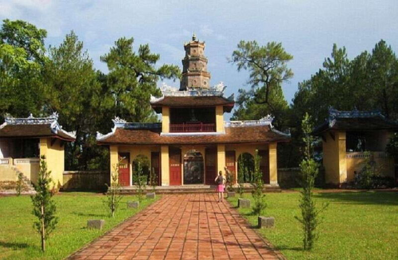 Hue Car Rental with Driver for Transfer Trip and Sightseeing - FAQs
