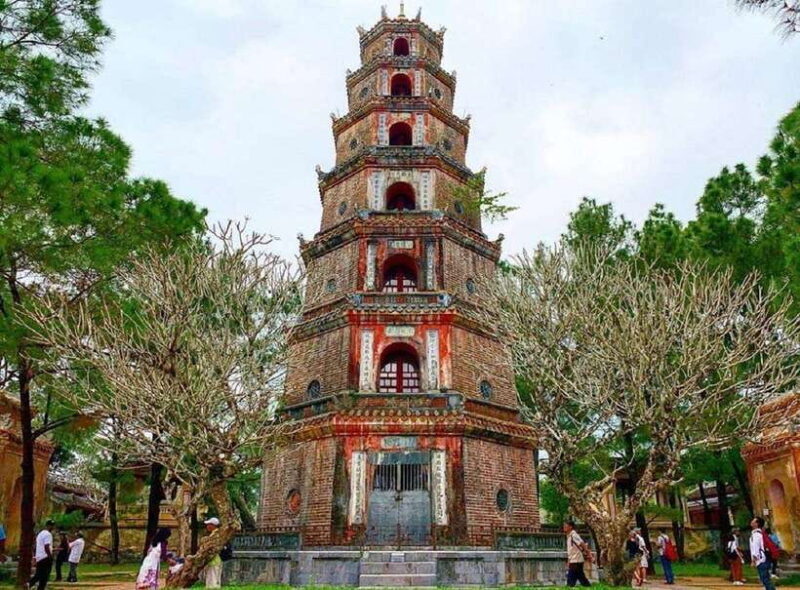 Hue : Dragon Boat Cruise to Thien Mu Pagoda and Tombs - FAQs