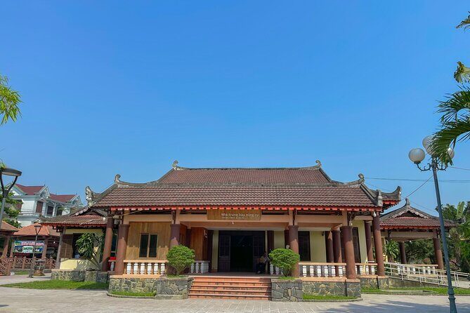 Hue Hoi An Bus Tour Sightseeing via Hai Van Pass 4 Stops - The Sum Up