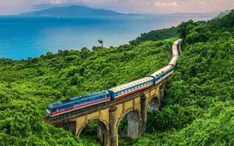 Hue Imperial Private Tour via Hai Van Pass Train Experience - Tasting Local Flavors: A Satisfying Lunch