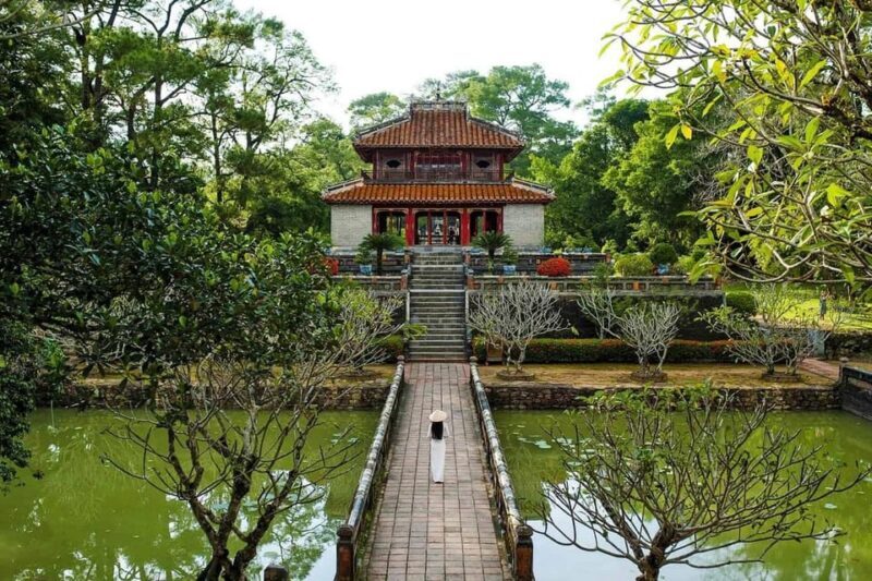 Hue : Royal Tombs- Thien Mu Pagoda- Dragon Boat Private Tour - FAQs