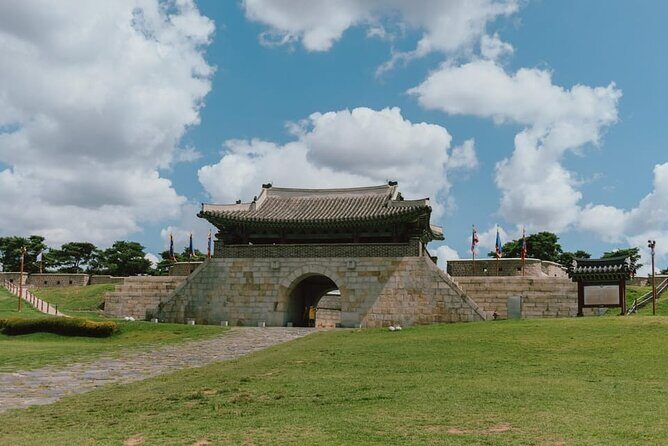 Hwaseong Fortress/Folk Village/Starfield Library Suwon - Key Points