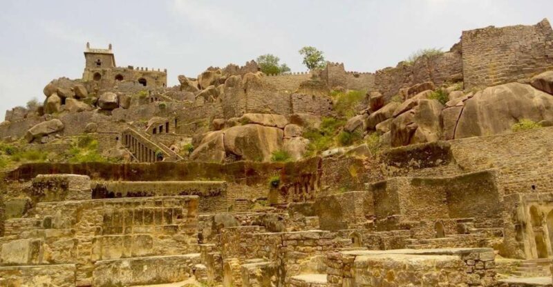 Hyderabad: Golconda Fort and Qutub Shahi Tombs Half-Day Tour - The Qutub Shahi Tombs: An Oasis of Art and History