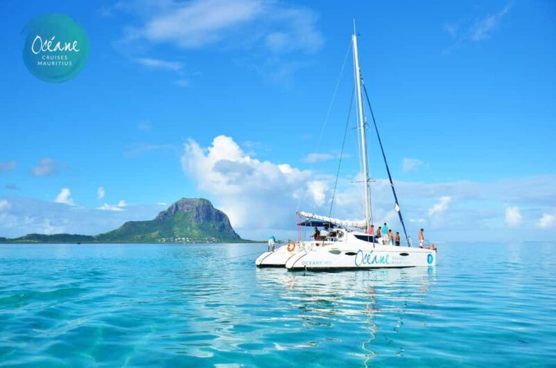 Ile Aux Bénitiers : Private Cataman Cruise w/ Gourmet Lunch - Key Points