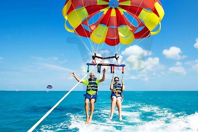 Ile aux Cerf: Speed boat with Parasailing & Tube Riding and Lunch - Meeting and Starting Off