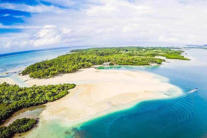 Ile aux Cerf: Speed boat with Parasailing & Tube Riding and Lunch - Who Should Book This Tour?