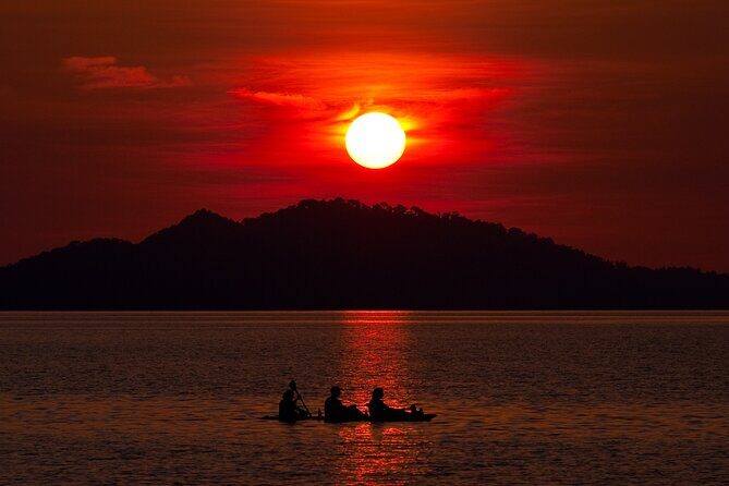 Illuminated Night Kayaking at the Elysian Resort - The Sum Up