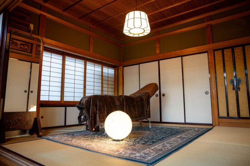 Immersive facial treatment in a Japanese space - Key Points