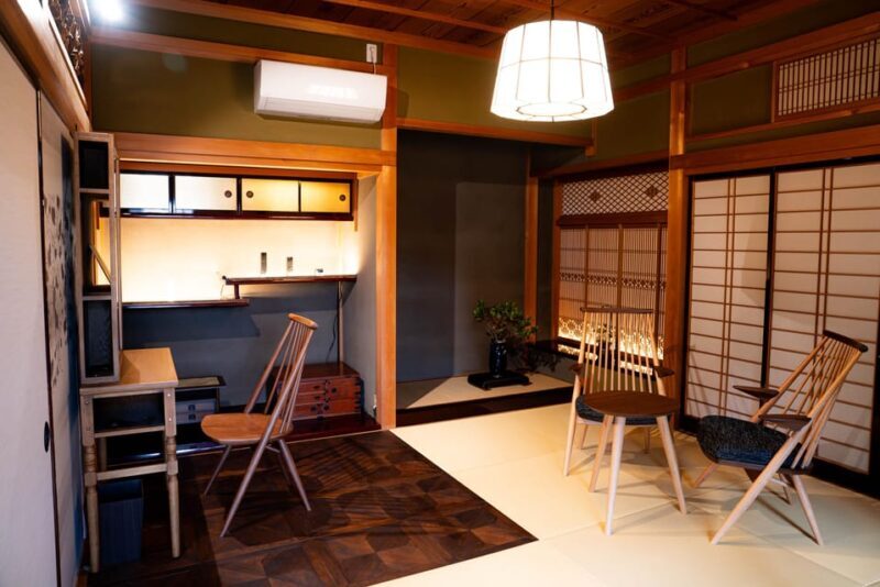 Immersive facial treatment in a Japanese space - Who Will Enjoy This?