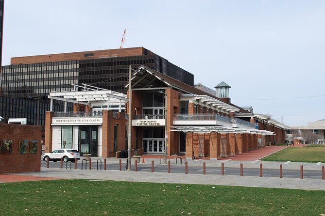 Independence Mall (Entrance to 2 Historic Sites) 2.5 Hour Walking - How Past Travelers View This Experience