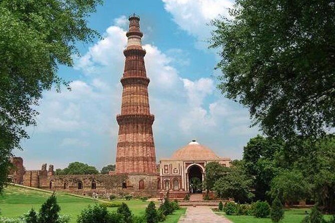 India Golden Triangle Tour 03 Nights 04 Days with Accommodation - Day 2: The Taj Mahal & Agra’s Historic Forts