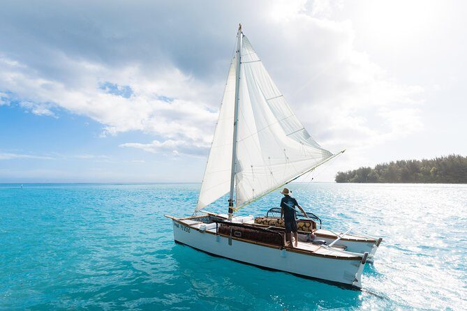 Introduction to sailing and discovering the lagoon - The Vessel: DE Vaapiti