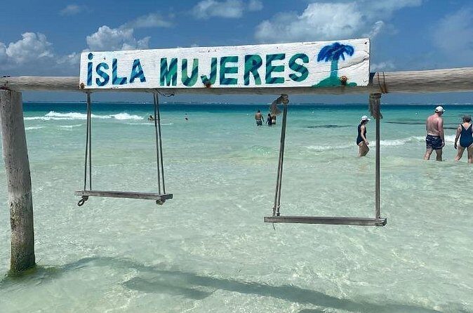 Isla Mujeres on luxury catamaran with snorkel, open bar and lunch - FAQs