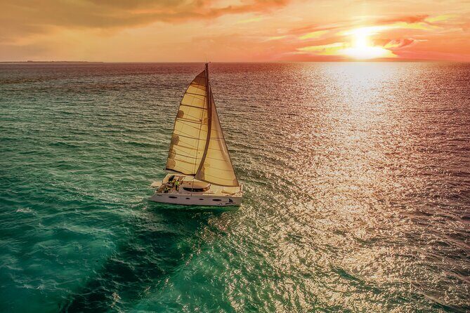 Isla Mujeres tour, Discover the amazing Caribbean Sea by Catamaran - Key Points